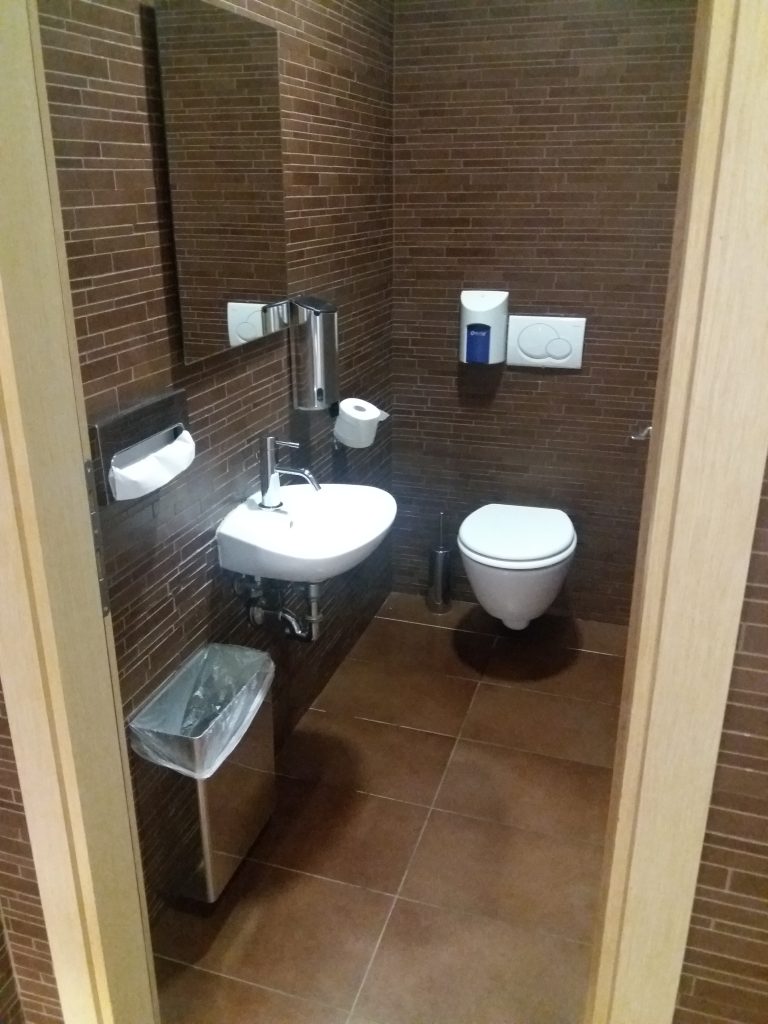 Alitalia Lounge Toilet