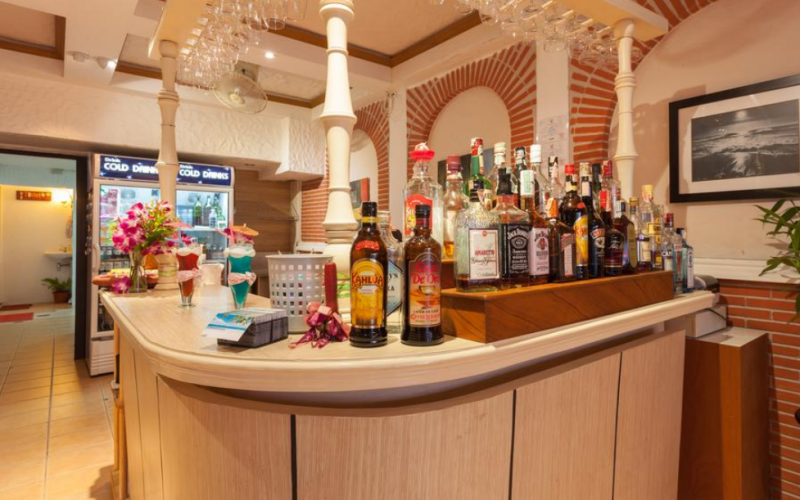 Legends Guesthouse & Bar