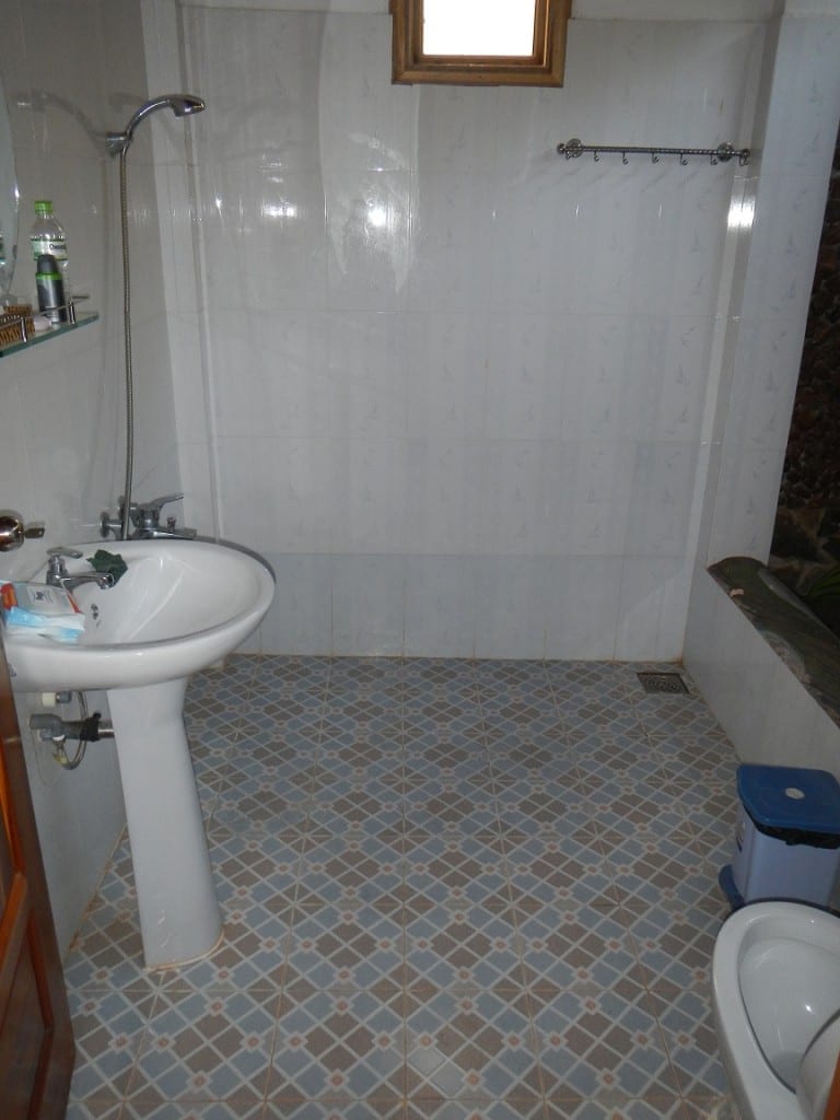 Vung Bau Resort Bathroom