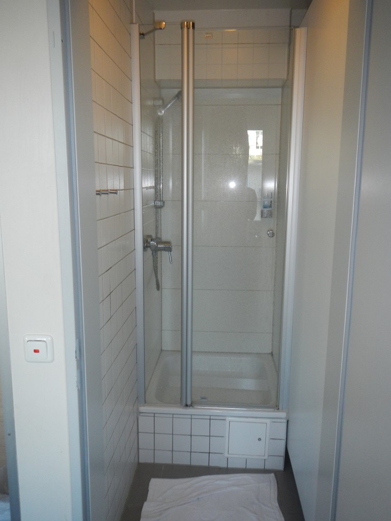 MEININGER Hotel Munich City Center Shower