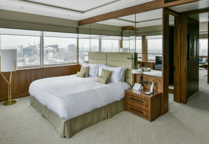 Luxury hotel with view on Hyde Park